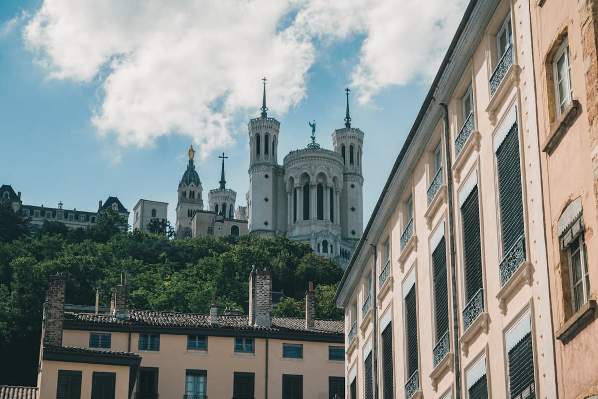 Basilique de Fourvière vue depuis les quais de Saône, Lyon